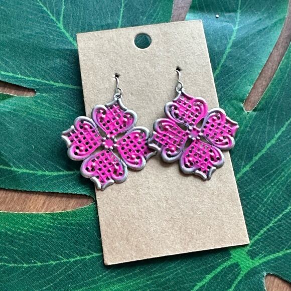 BOGO FREE PINK CUT OUT FLORAL EARRINGS - Picture 1 of 4